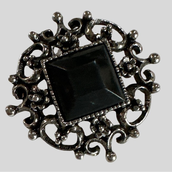 Vintage Unmarked Silver Toned Brooch with Black Inset Resin or Acrylic Stone - Picture 1 of 15